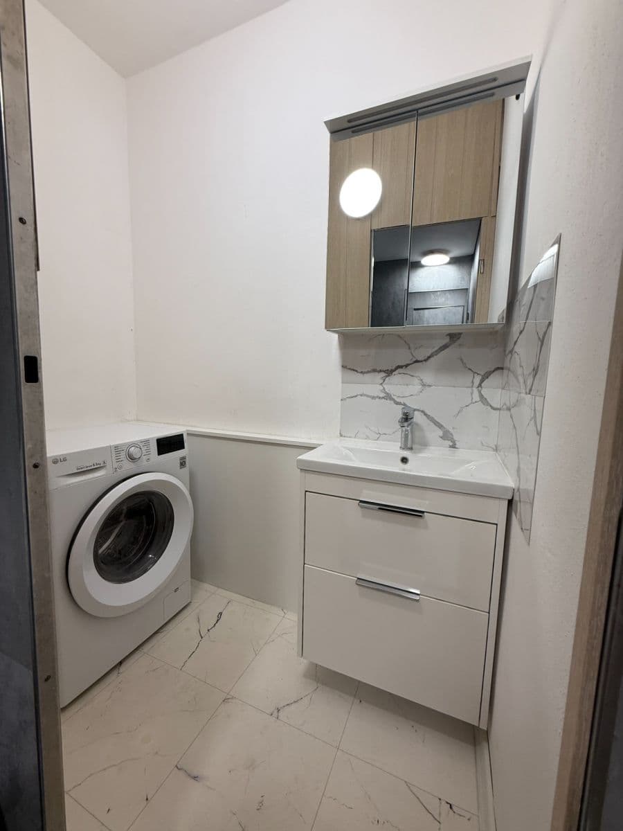 Pronájem bytu 2+kk 43 m², Heyrovského, Plzeň, Plzeňský kraj Pronájem bytu 2+kk 43 m², Heyrovského, Plzeň, Plzeňský kraj