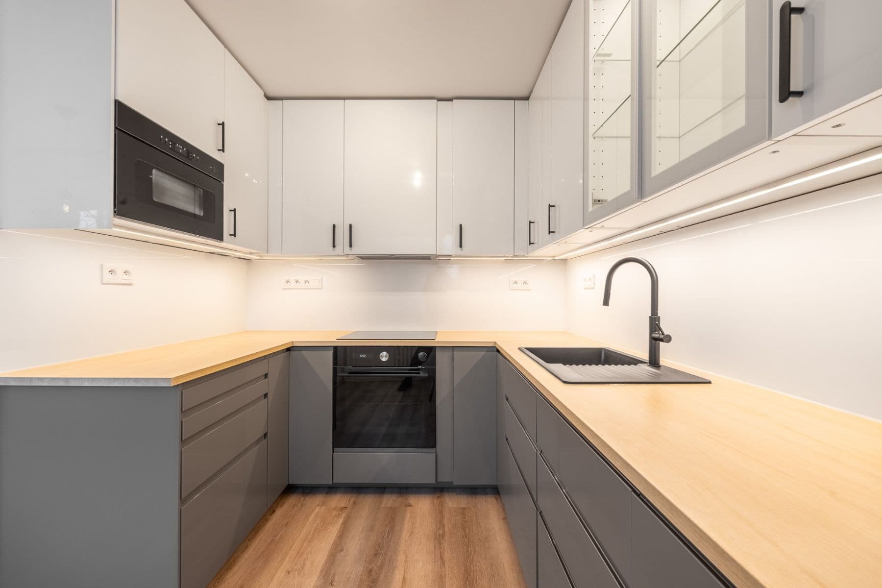 Prodej bytu 3+1 77 m², Prosecká, Praha, Praha Prodej bytu 3+1 77 m², Prosecká, Praha, Praha