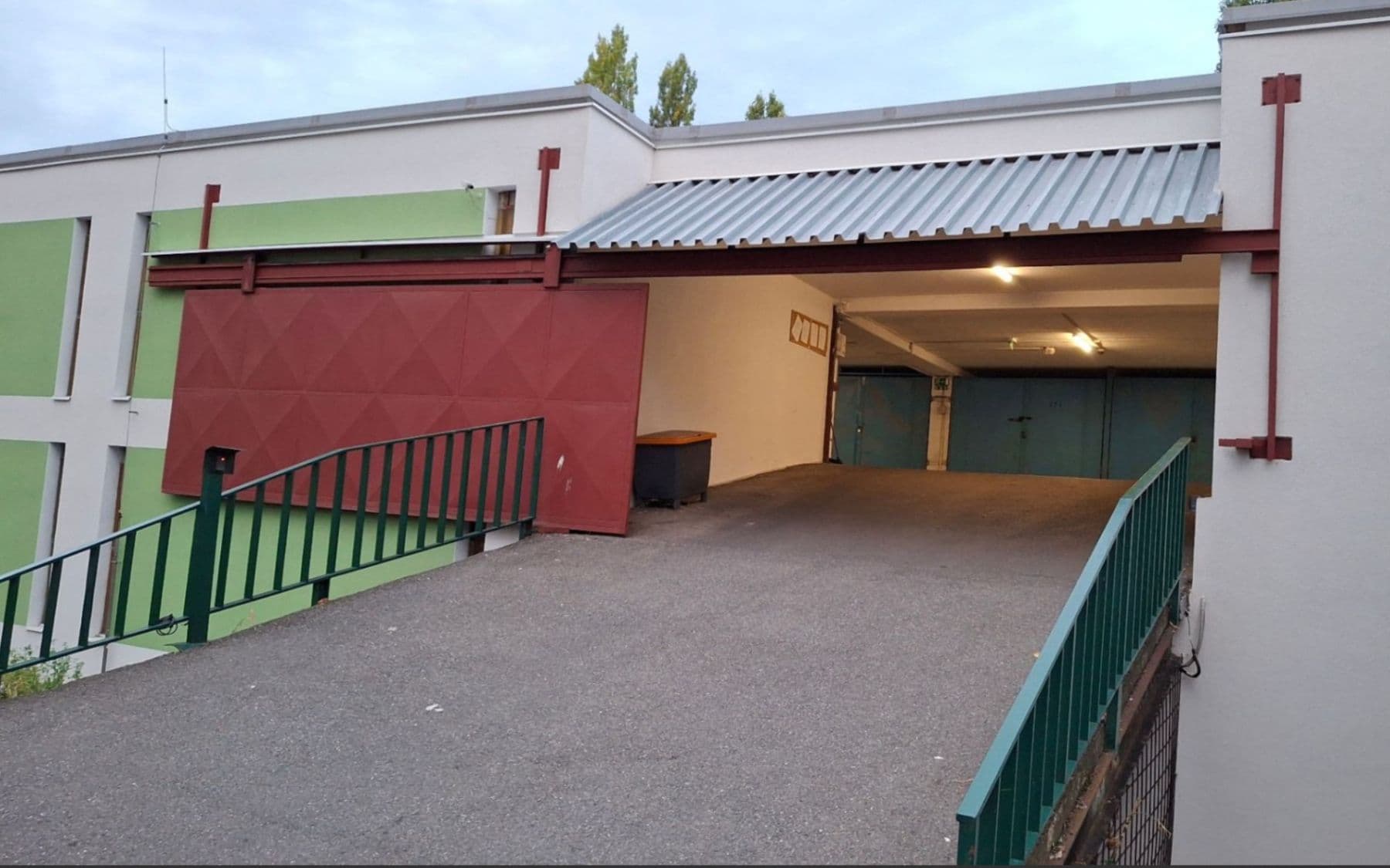 Prodej garáže 18 m², Praha, Praha Prodej garáže 18 m², Praha, Praha