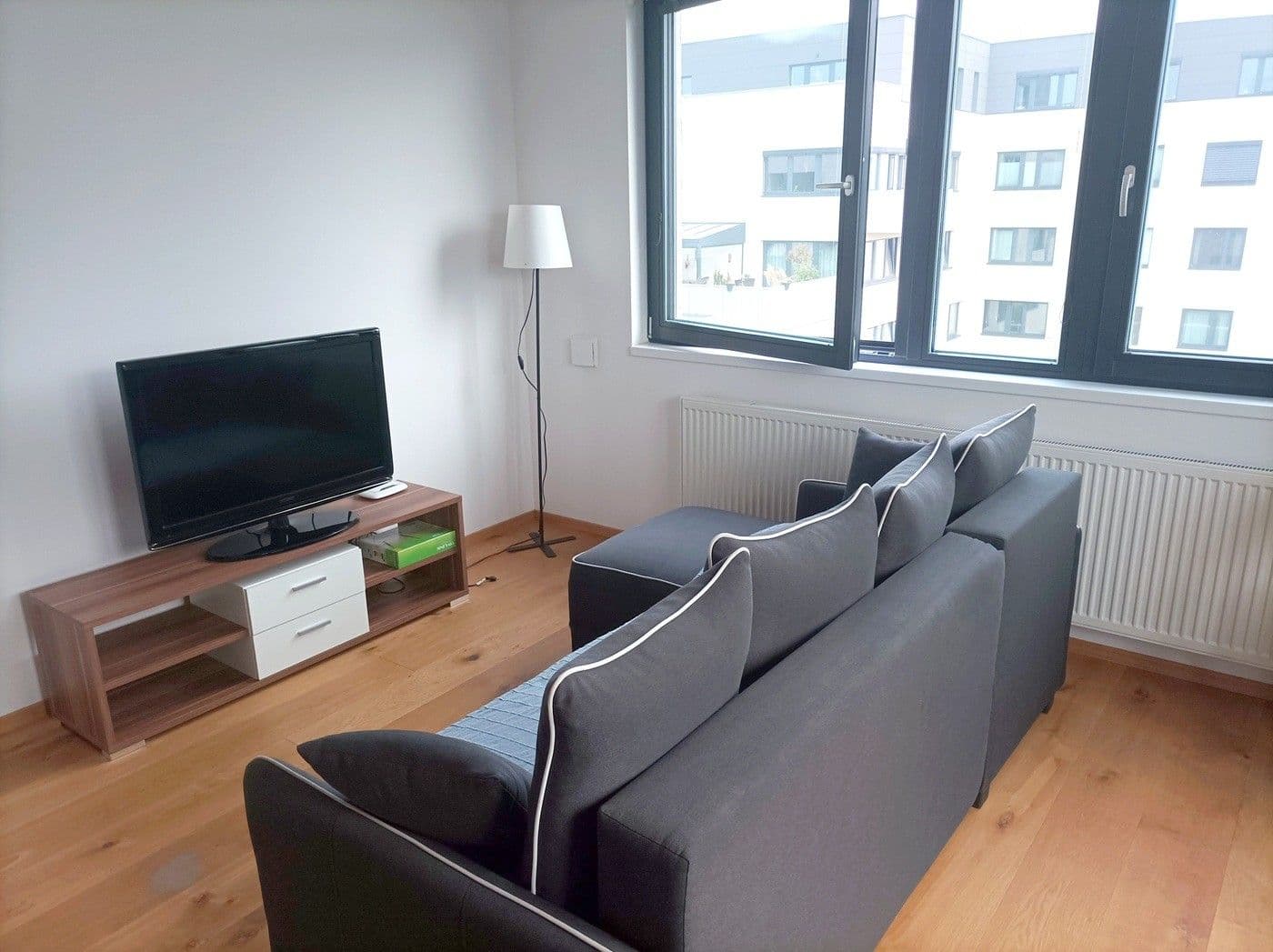 Pronájem bytu 2+kk 40 m², Karla IV., Horoměřice, Středočeský kraj Pronájem bytu 2+kk 40 m², Karla IV., Horoměřice, Středočeský kraj