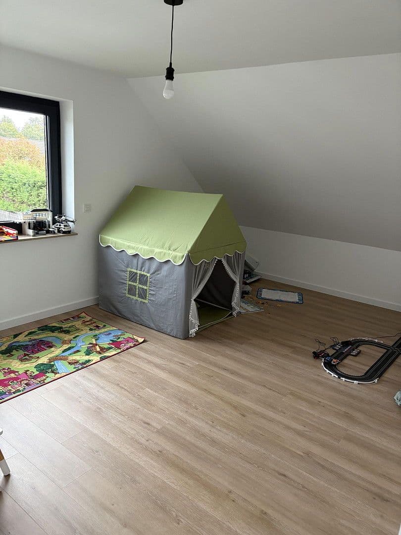 Prodej domu 202 m², pozemek 969 m², Garbsen, Dolní Sasko Prodej domu 202 m², pozemek 969 m², Garbsen, Dolní Sasko