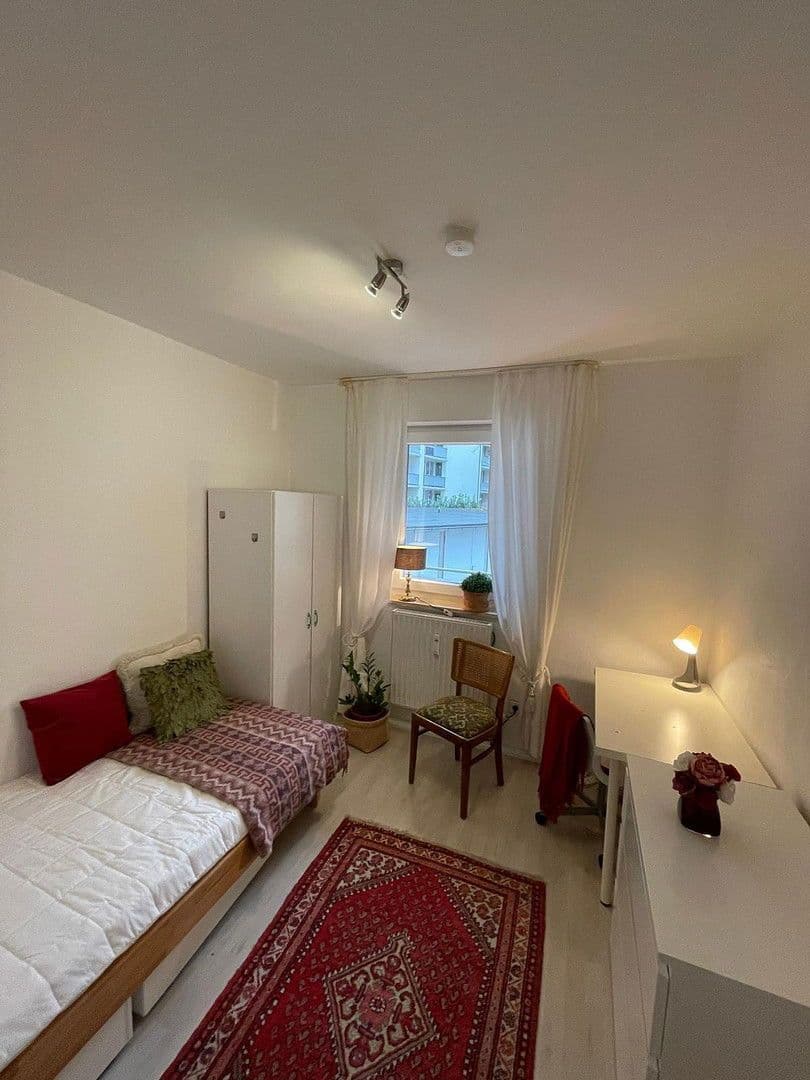 Pronájem bytu 3+1 65 m², Richard-Strauss-Str.000000, München, Bavorsko Pronájem bytu 3+1 65 m², Richard-Strauss-Str.000000, München, Bavorsko