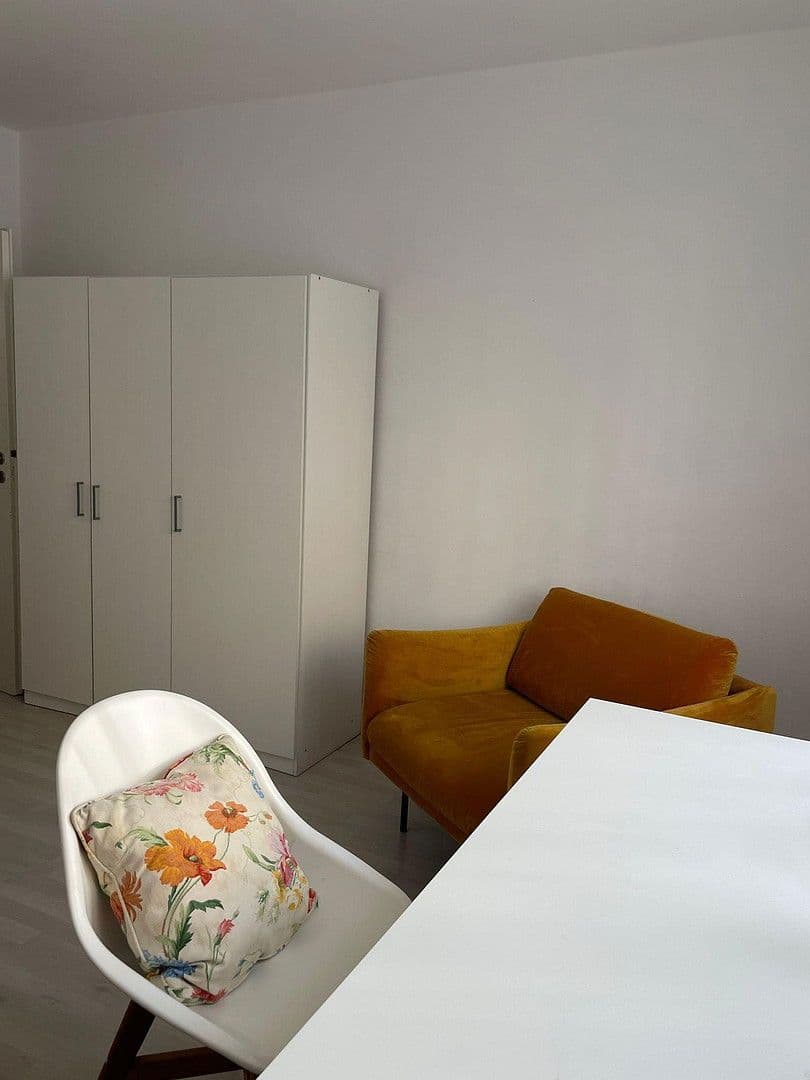 Pronájem bytu 3+1 65 m², Richard-Strauss-Str.000000, München, Bavorsko Pronájem bytu 3+1 65 m², Richard-Strauss-Str.000000, München, Bavorsko