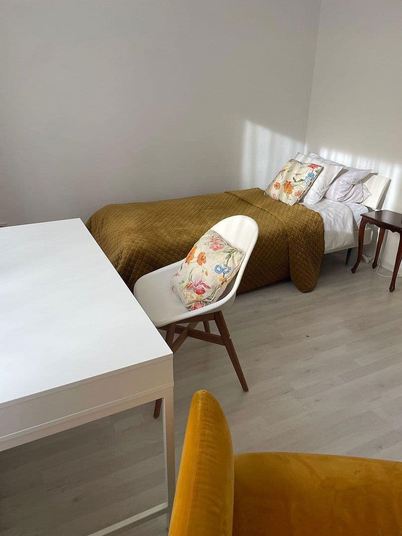 Pronájem bytu 3+1 65 m², Richard-Strauss-Str.000000, München, Bavorsko Pronájem bytu 3+1 65 m², Richard-Strauss-Str.000000, München, Bavorsko