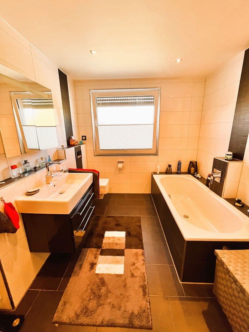 Prodej domu 139 m², pozemek 235 m², Henry-Dunant-Straße 19, Bottrop, Severní Porýní-Vestfálsko Prodej domu 139 m², pozemek 235 m², Henry-Dunant-Straße 19, Bottrop, Severní Porýní-Vestfálsko