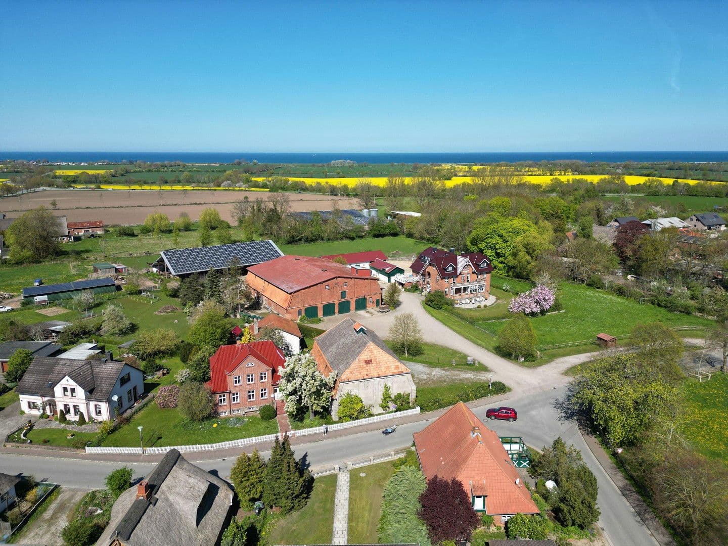 Prodej domu 212 m², pozemek 1.347 m², Dorfstraße 39, Stakendorf, Šlesvicko-Holštýnsko Prodej domu 212 m², pozemek 1.347 m², Dorfstraße 39, Stakendorf, Šlesvicko-Holštýnsko