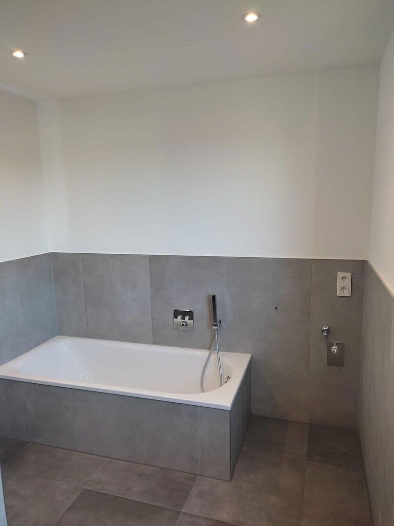 Prodej bytu 4+1 107 m², Nidderau, Hessen Prodej bytu 4+1 107 m², Nidderau, Hessen