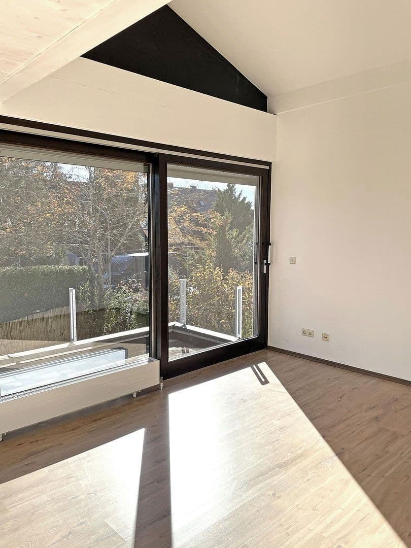 Pronájem domu 130 m², pozemek 359 m², München, Bavorsko Pronájem domu 130 m², pozemek 359 m², München, Bavorsko