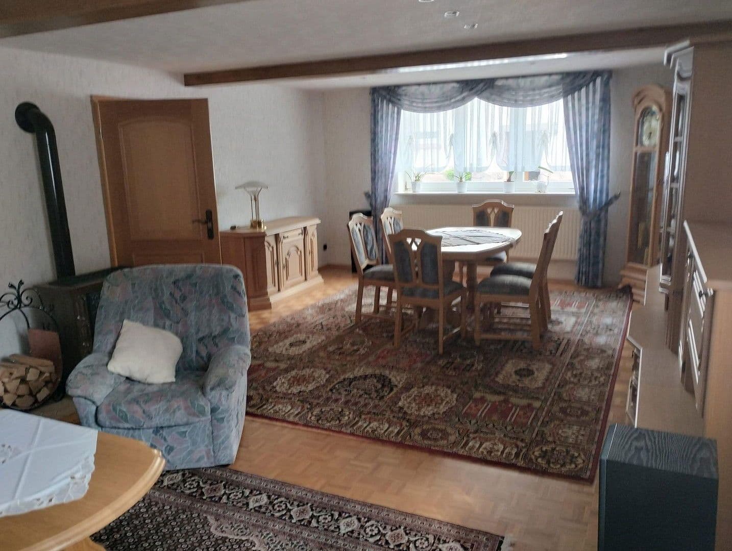 Prodej domu 180 m², pozemek 2.200 m², Hofbieber, Hessen Prodej domu 180 m², pozemek 2.200 m², Hofbieber, Hessen