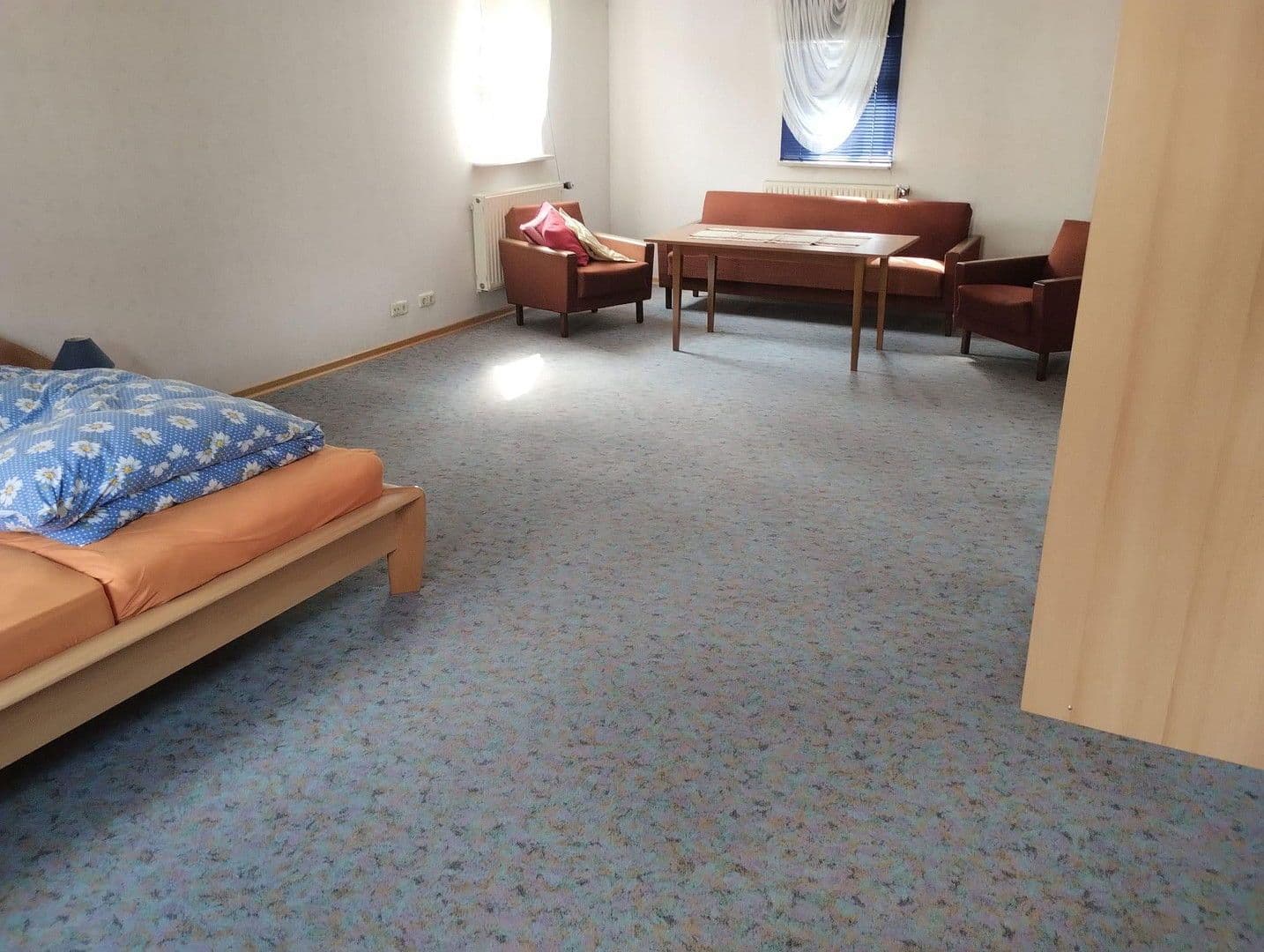 Prodej domu 180 m², pozemek 2.200 m², Hofbieber, Hessen Prodej domu 180 m², pozemek 2.200 m², Hofbieber, Hessen