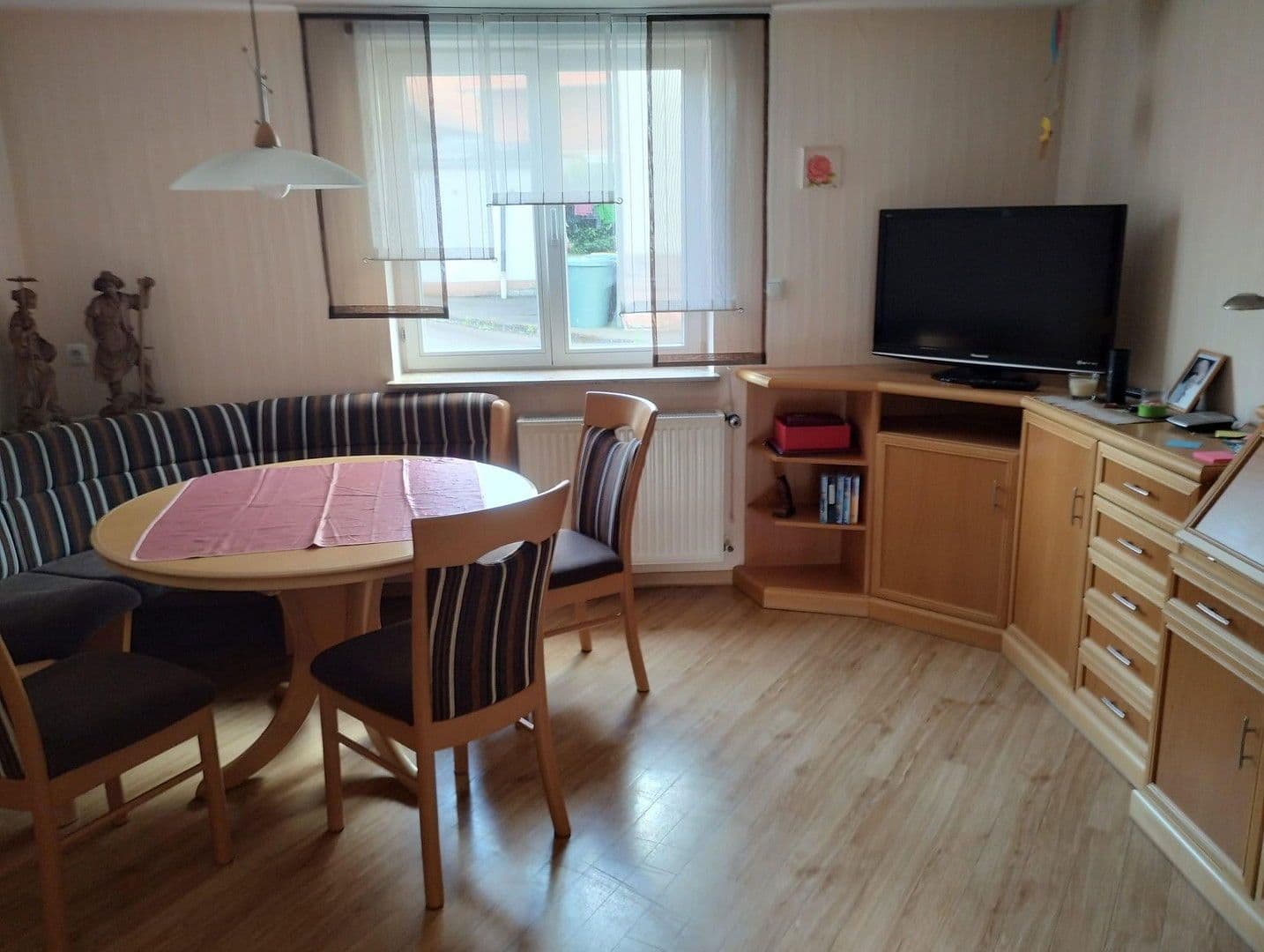 Prodej domu 180 m², pozemek 2.200 m², Hofbieber, Hessen Prodej domu 180 m², pozemek 2.200 m², Hofbieber, Hessen