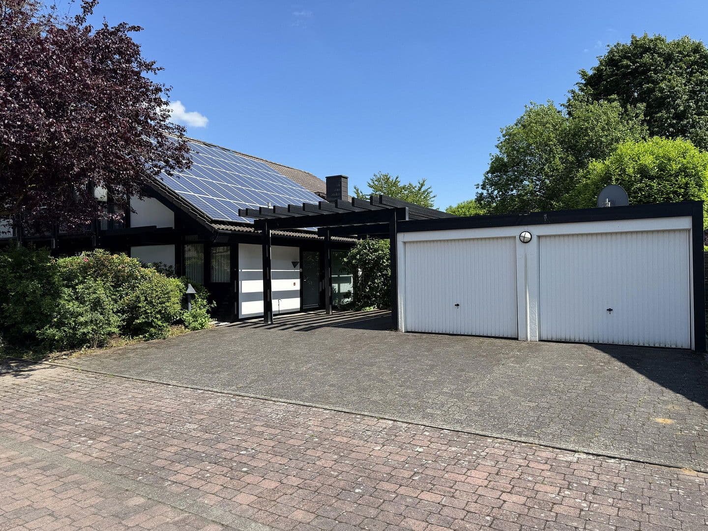 Prodej domu 280 m², pozemek 1.241 m², Niederzier, Severní Porýní-Vestfálsko Prodej domu 280 m², pozemek 1.241 m², Niederzier, Severní Porýní-Vestfálsko