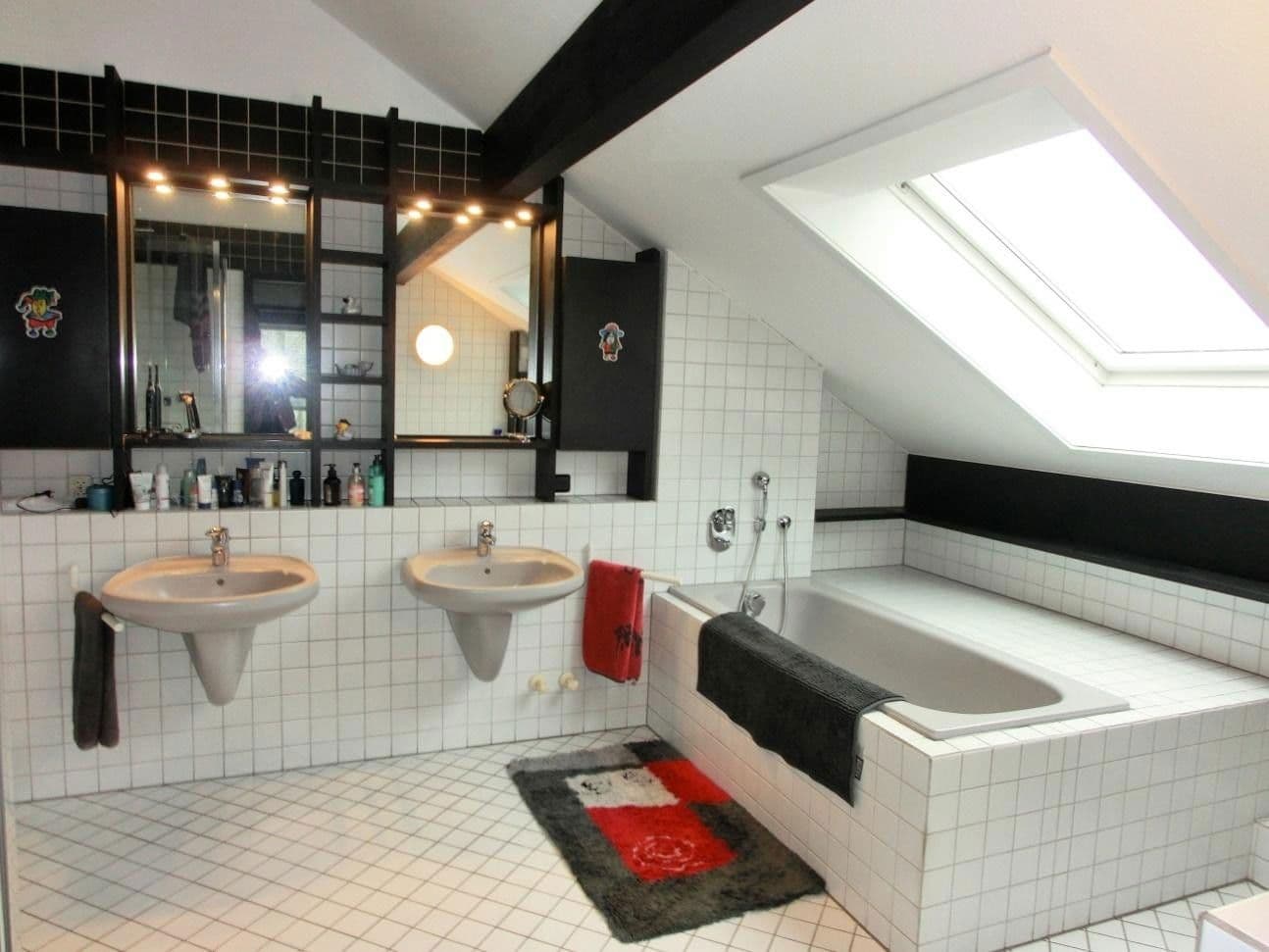 Prodej domu 280 m², pozemek 1.241 m², Niederzier, Severní Porýní-Vestfálsko Prodej domu 280 m², pozemek 1.241 m², Niederzier, Severní Porýní-Vestfálsko