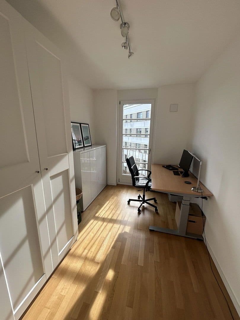 Pronájem bytu 3+1 80 m², Hermann-Weihnhauser-Str. 70, München, Bavorsko Pronájem bytu 3+1 80 m², Hermann-Weihnhauser-Str. 70, München, Bavorsko