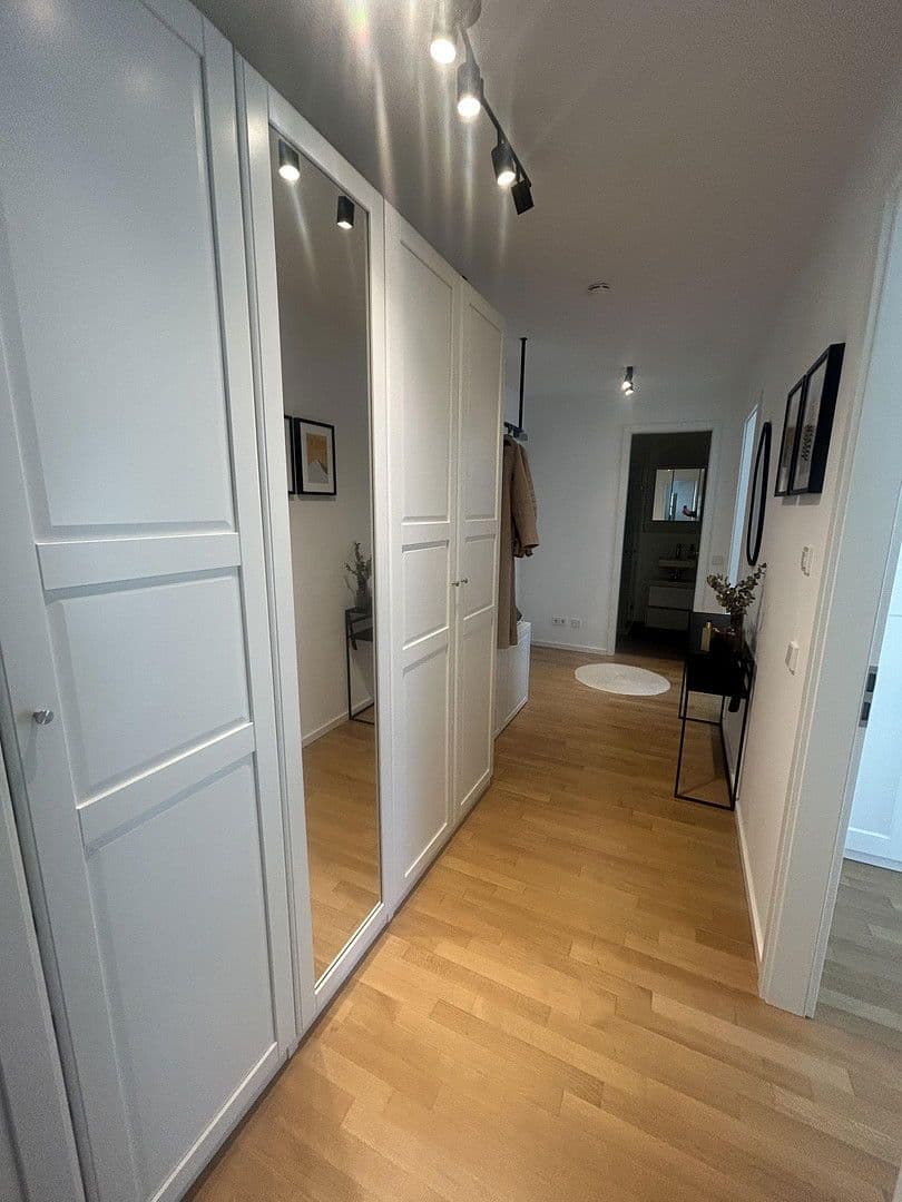 Pronájem bytu 3+1 80 m², Hermann-Weihnhauser-Str. 70, München, Bavorsko Pronájem bytu 3+1 80 m², Hermann-Weihnhauser-Str. 70, München, Bavorsko