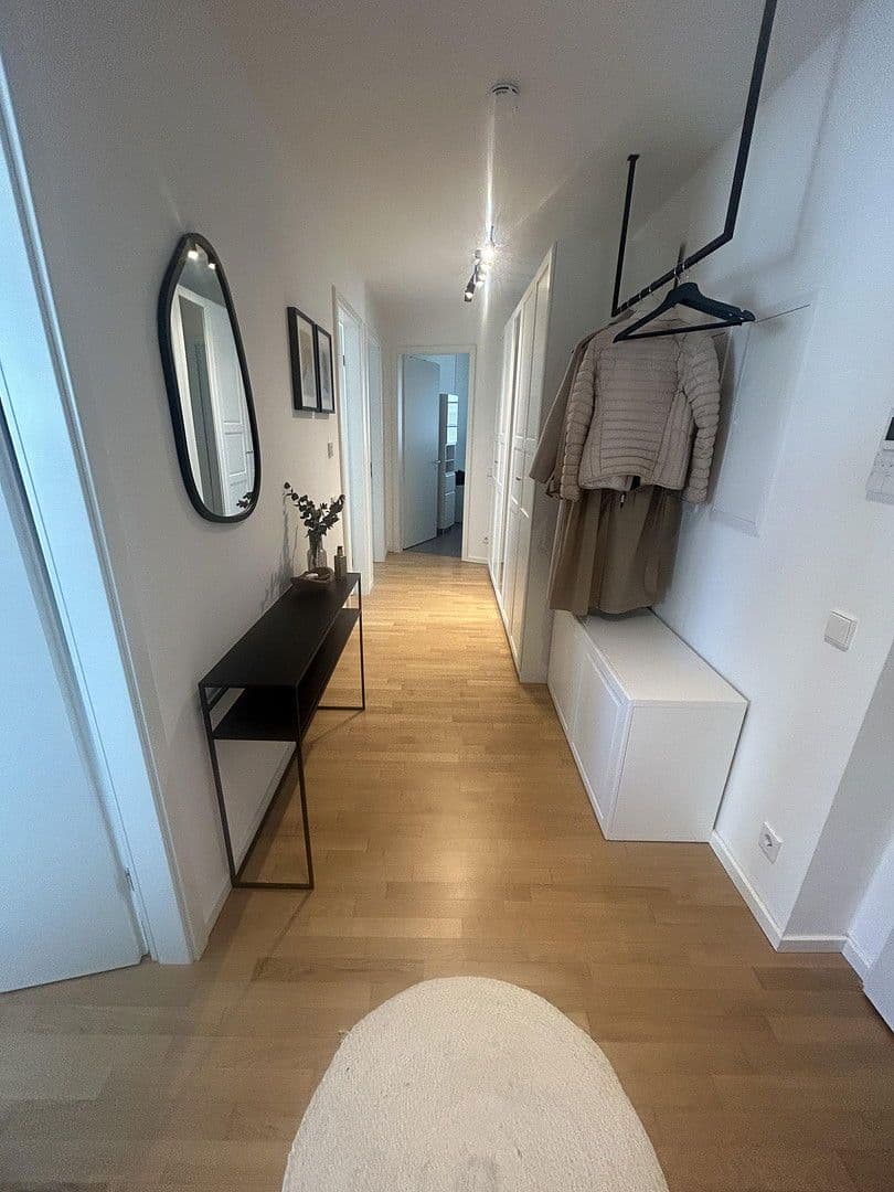 Pronájem bytu 3+1 80 m², Hermann-Weihnhauser-Str. 70, München, Bavorsko Pronájem bytu 3+1 80 m², Hermann-Weihnhauser-Str. 70, München, Bavorsko