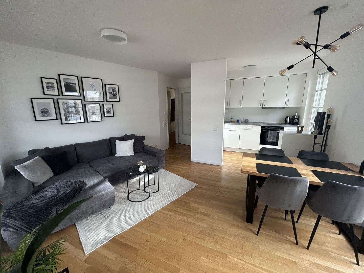 Pronájem bytu 3+1 80 m², Hermann-Weihnhauser-Str. 70, München, Bavorsko Pronájem bytu 3+1 80 m², Hermann-Weihnhauser-Str. 70, München, Bavorsko