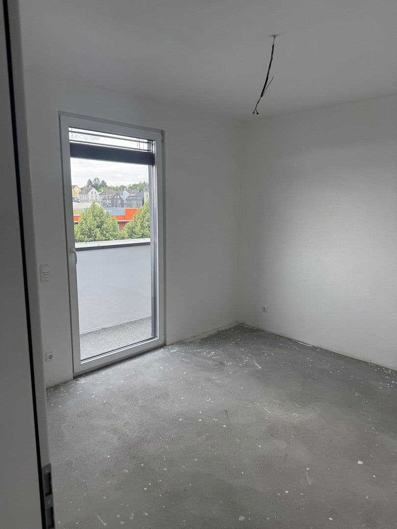 Pronájem bytu 3+1 105 m², Mangenberger Straße 25, Solingen, Severní Porýní-Vestfálsko Pronájem bytu 3+1 105 m², Mangenberger Straße 25, Solingen, Severní Porýní-Vestfálsko