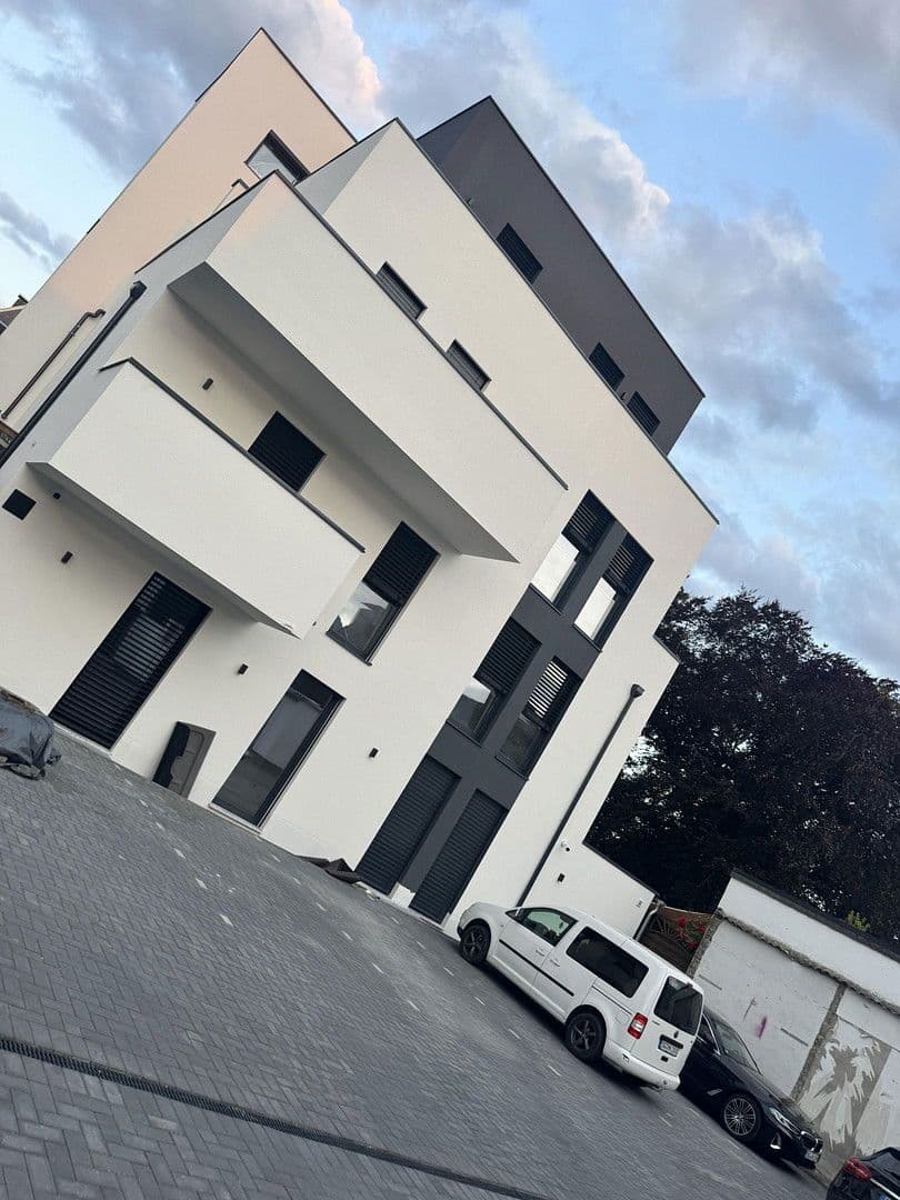 Pronájem bytu 3+1 105 m², Mangenberger Straße 25, Solingen, Severní Porýní-Vestfálsko Pronájem bytu 3+1 105 m², Mangenberger Straße 25, Solingen, Severní Porýní-Vestfálsko