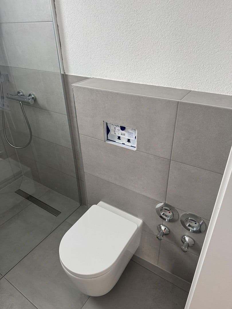 Pronájem bytu 3+1 105 m², Mangenberger Straße 25, Solingen, Severní Porýní-Vestfálsko Pronájem bytu 3+1 105 m², Mangenberger Straße 25, Solingen, Severní Porýní-Vestfálsko