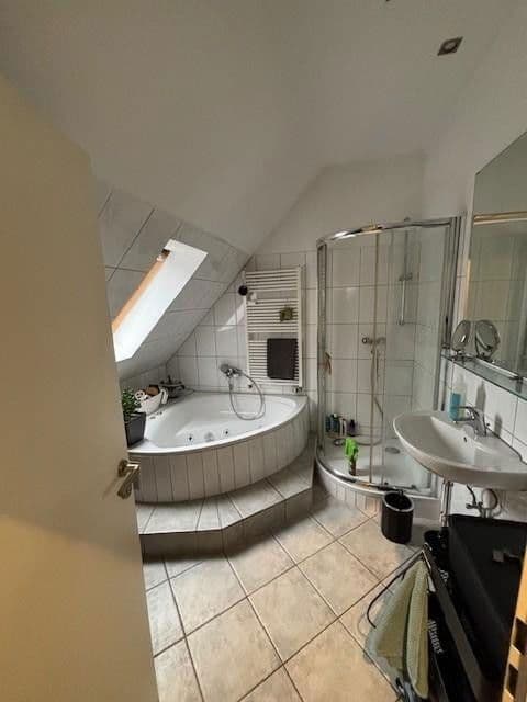 Pronájem bytu 3+1 85 m², Breilstr.9, Oberhausen, Severní Porýní-Vestfálsko Pronájem bytu 3+1 85 m², Breilstr.9, Oberhausen, Severní Porýní-Vestfálsko