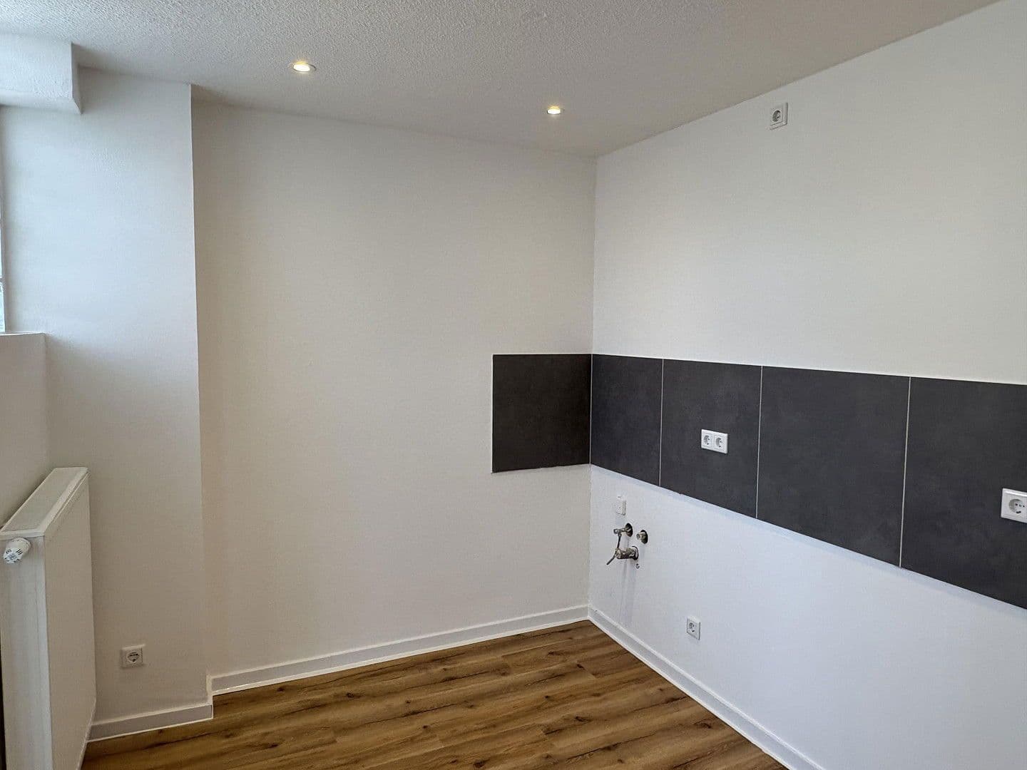 Pronájem bytu 2+1 51 m², Kaiser-Friedrich-Str. 122, Pforzheim, Bádensko-Württembersko Pronájem bytu 2+1 51 m², Kaiser-Friedrich-Str. 122, Pforzheim, Bádensko-Württembersko