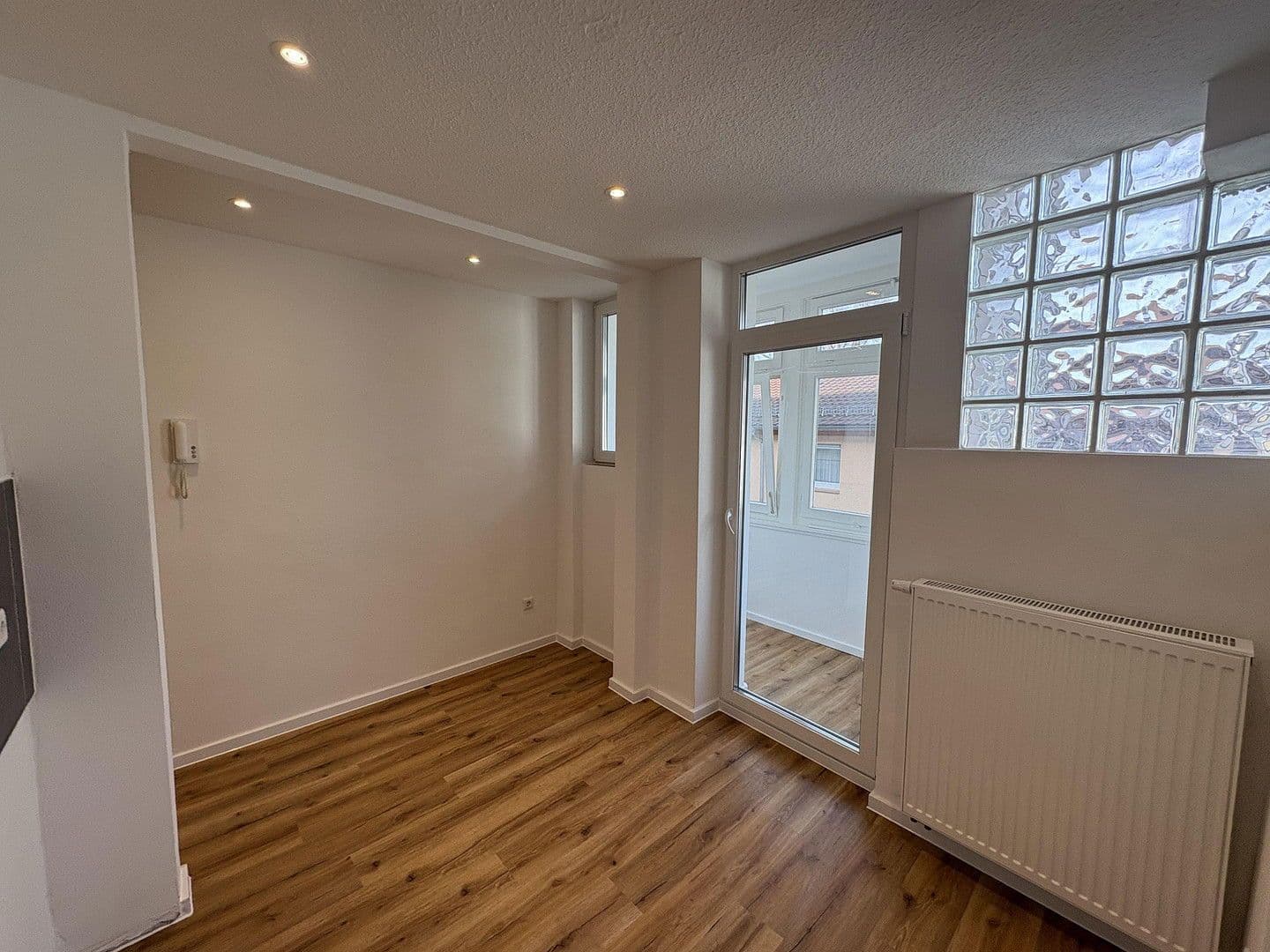 Pronájem bytu 2+1 51 m², Kaiser-Friedrich-Str. 122, Pforzheim, Bádensko-Württembersko Pronájem bytu 2+1 51 m², Kaiser-Friedrich-Str. 122, Pforzheim, Bádensko-Württembersko