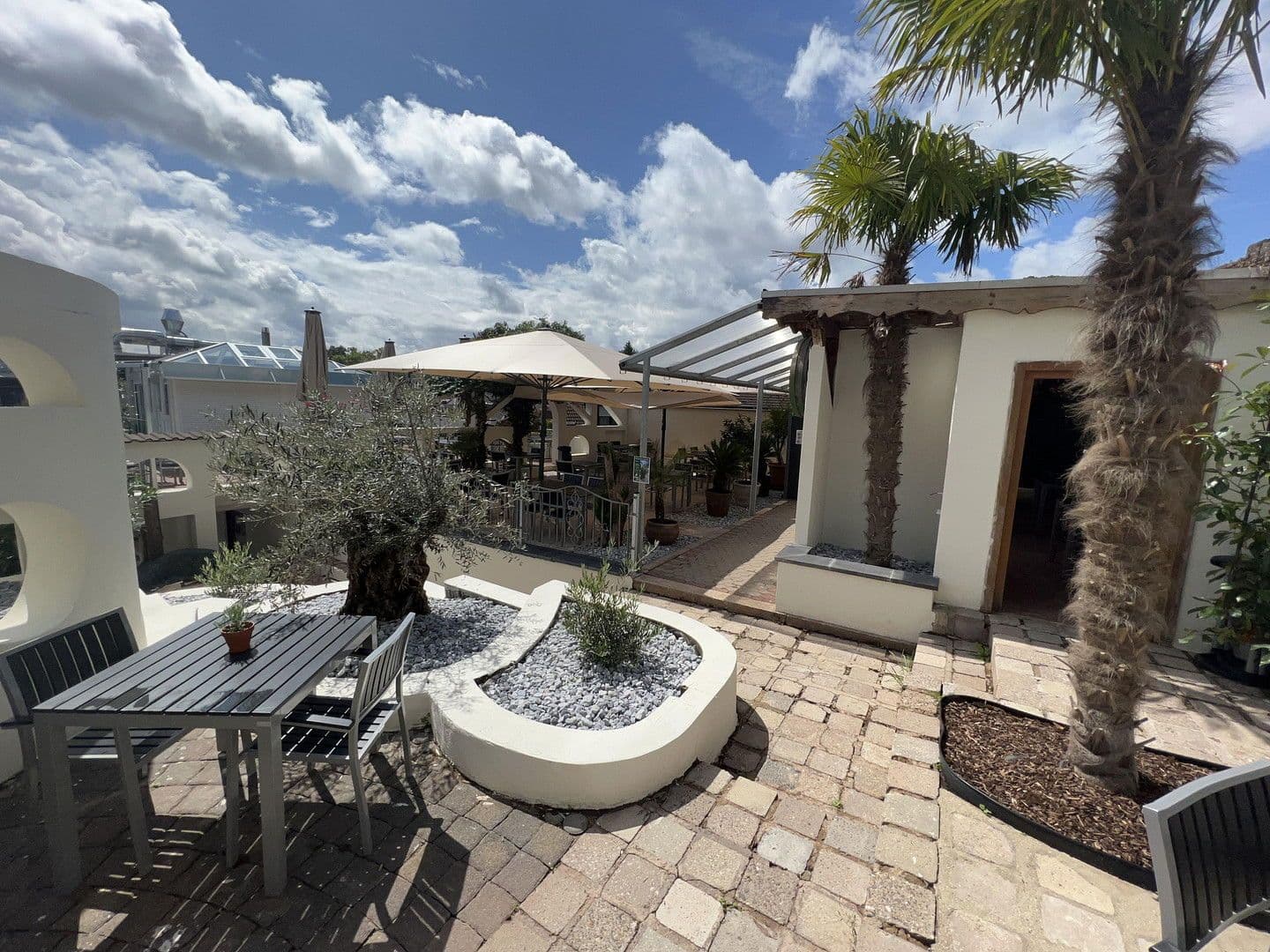 Prodej nebytového prostoru 3.500 m², Udostr. 72-74, Trier, Porýní-Falc Prodej nebytového prostoru 3.500 m², Udostr. 72-74, Trier, Porýní-Falc