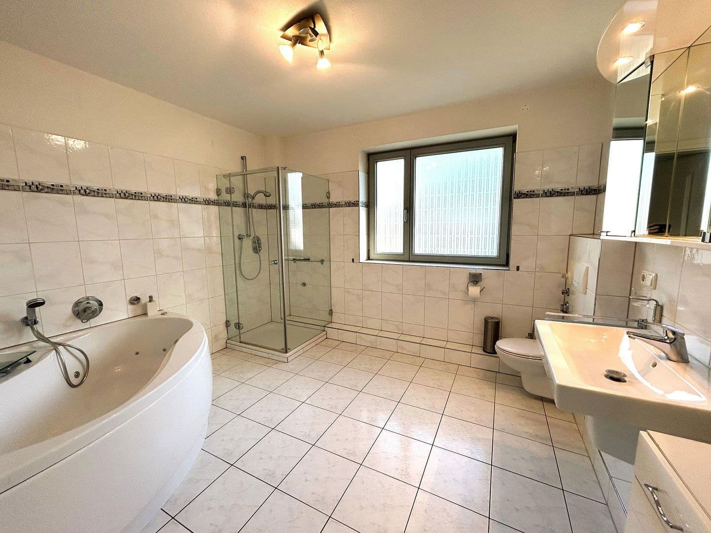 Prodej domu 324 m², pozemek 1.111 m², Mönkeberg, Šlesvicko-Holštýnsko Prodej domu 324 m², pozemek 1.111 m², Mönkeberg, Šlesvicko-Holštýnsko