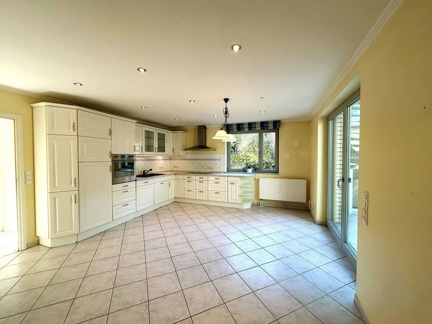 Prodej domu 324 m², pozemek 1.111 m², Mönkeberg, Šlesvicko-Holštýnsko Prodej domu 324 m², pozemek 1.111 m², Mönkeberg, Šlesvicko-Holštýnsko