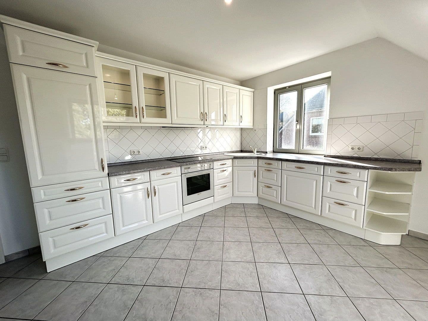 Prodej domu 324 m², pozemek 1.111 m², Mönkeberg, Šlesvicko-Holštýnsko Prodej domu 324 m², pozemek 1.111 m², Mönkeberg, Šlesvicko-Holštýnsko