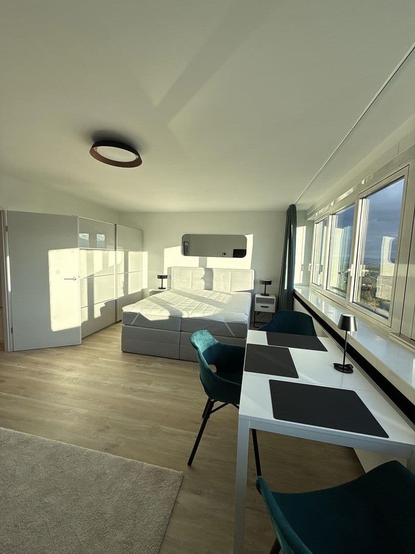 Pronájem bytu 1+1 39 m², Plieninger Straße 100, Stuttgart Möhringen, Bádensko-Württembersko Pronájem bytu 1+1 39 m², Plieninger Straße 100, Stuttgart Möhringen, Bádensko-Württembersko