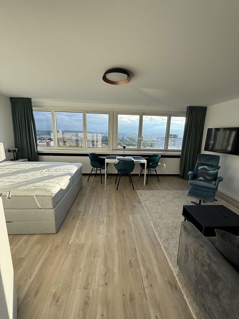 Pronájem bytu 1+1 39 m², Plieninger Straße 100, Stuttgart Möhringen, Bádensko-Württembersko Pronájem bytu 1+1 39 m², Plieninger Straße 100, Stuttgart Möhringen, Bádensko-Württembersko