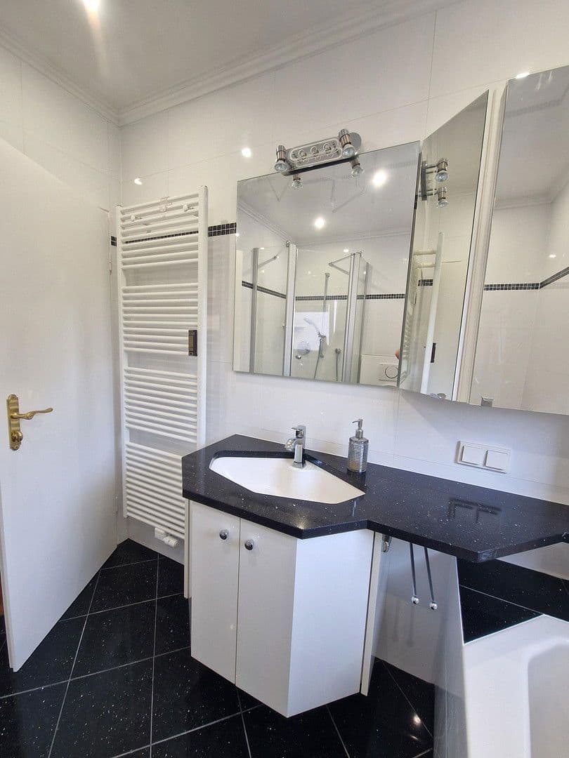 Prodej bytu 4+1 118 m², Saalburgstr., Oberursel (Taunus), Hessen Prodej bytu 4+1 118 m², Saalburgstr., Oberursel (Taunus), Hessen