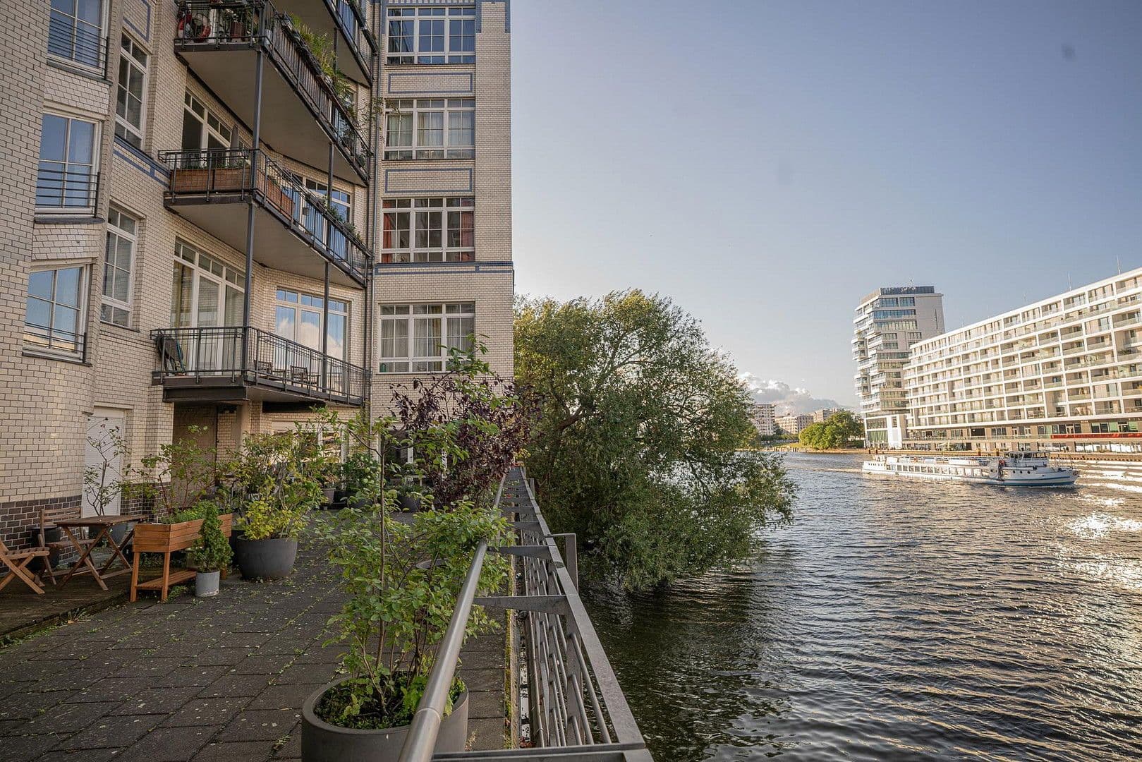 Prodej bytu 4+1 139 m², Berlin, Berlín Prodej bytu 4+1 139 m², Berlin, Berlín