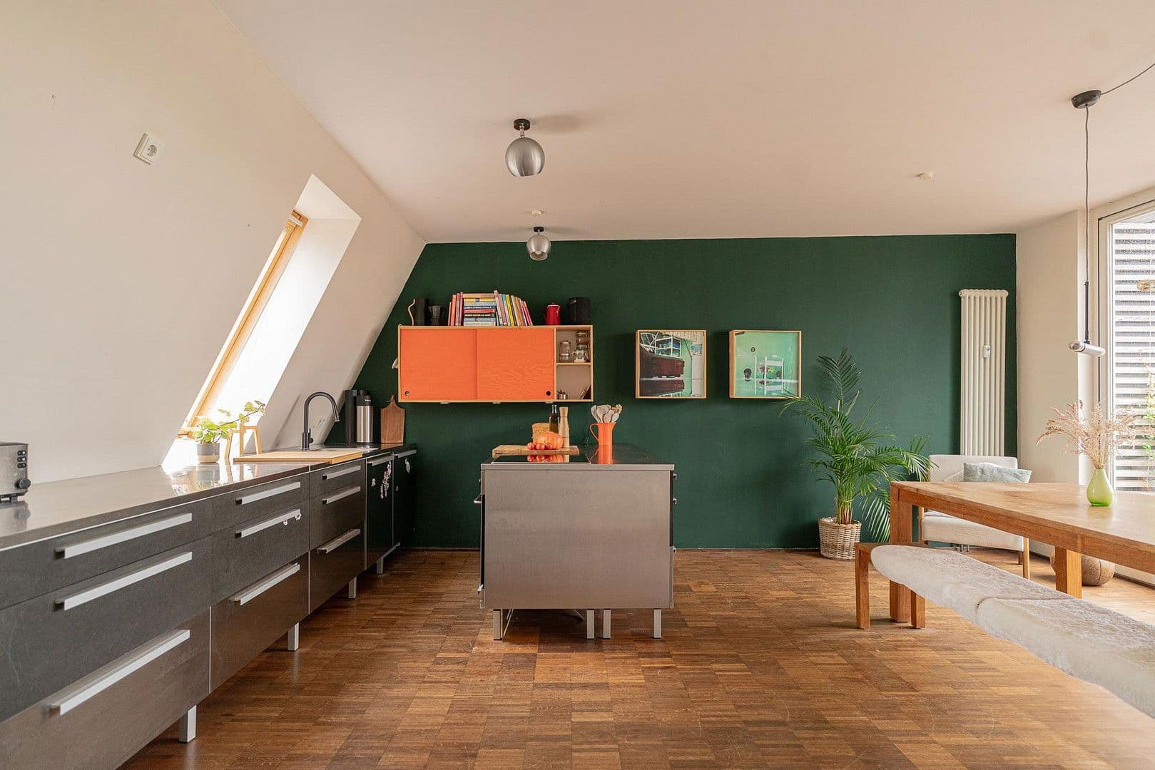 Prodej bytu 4+1 139 m², Berlin, Berlín Prodej bytu 4+1 139 m², Berlin, Berlín