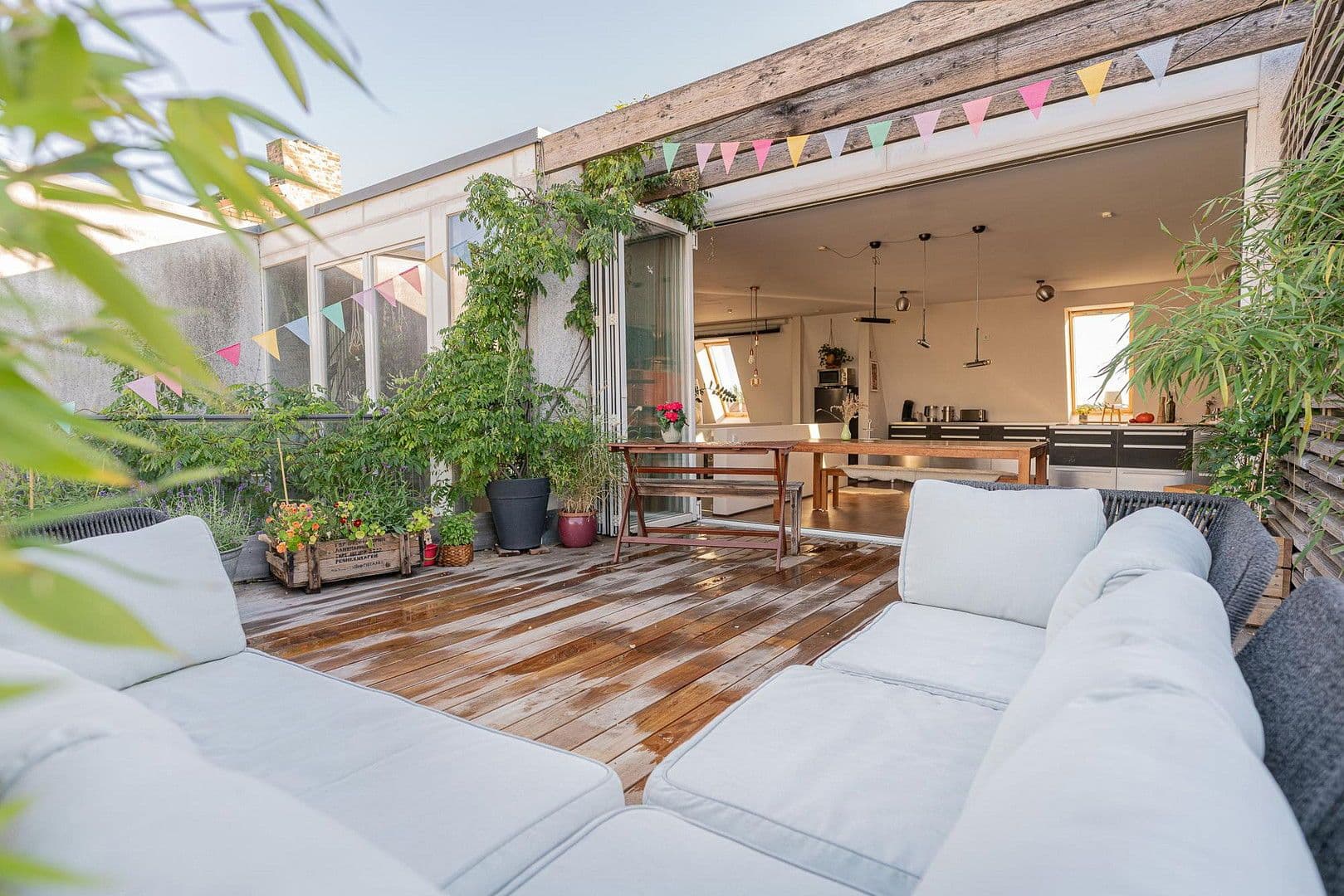 Prodej bytu 4+1 139 m², Berlin, Berlín Prodej bytu 4+1 139 m², Berlin, Berlín