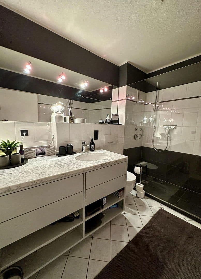 Pronájem bytu 2+1 67 m², Rissener Dorfstraße 18, Hamburg, Hamburg Pronájem bytu 2+1 67 m², Rissener Dorfstraße 18, Hamburg, Hamburg