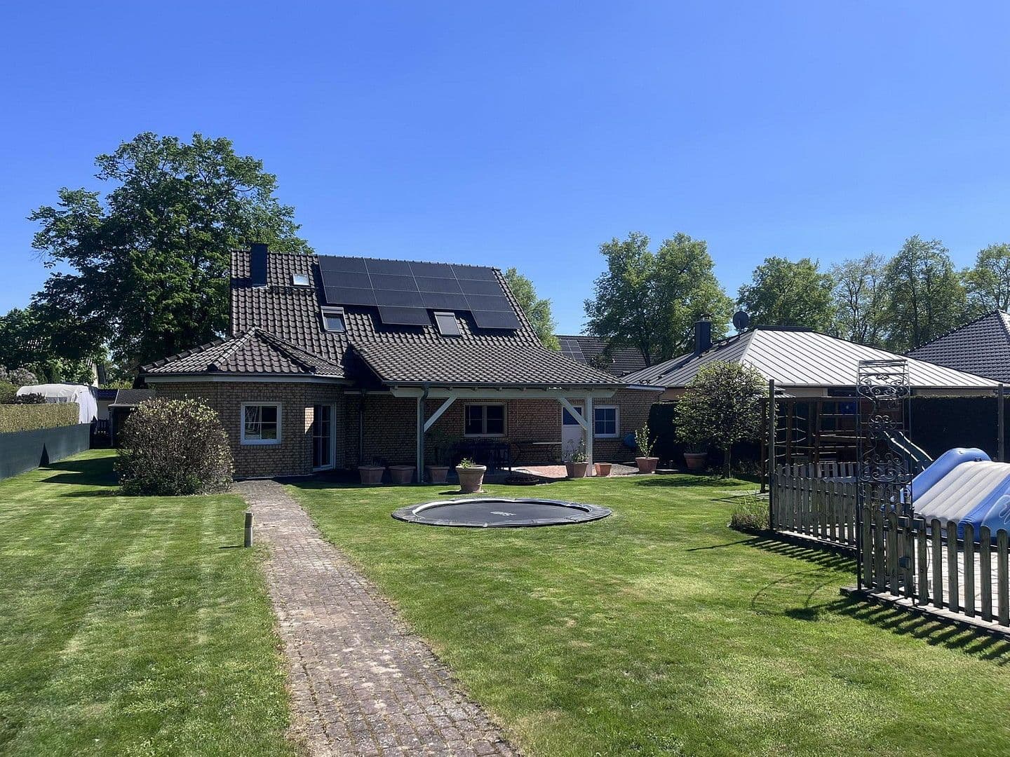 Prodej domu 170 m², pozemek 1.175 m², Fredersdorf-Vogelsdorf, Braniborsko Prodej domu 170 m², pozemek 1.175 m², Fredersdorf-Vogelsdorf, Braniborsko