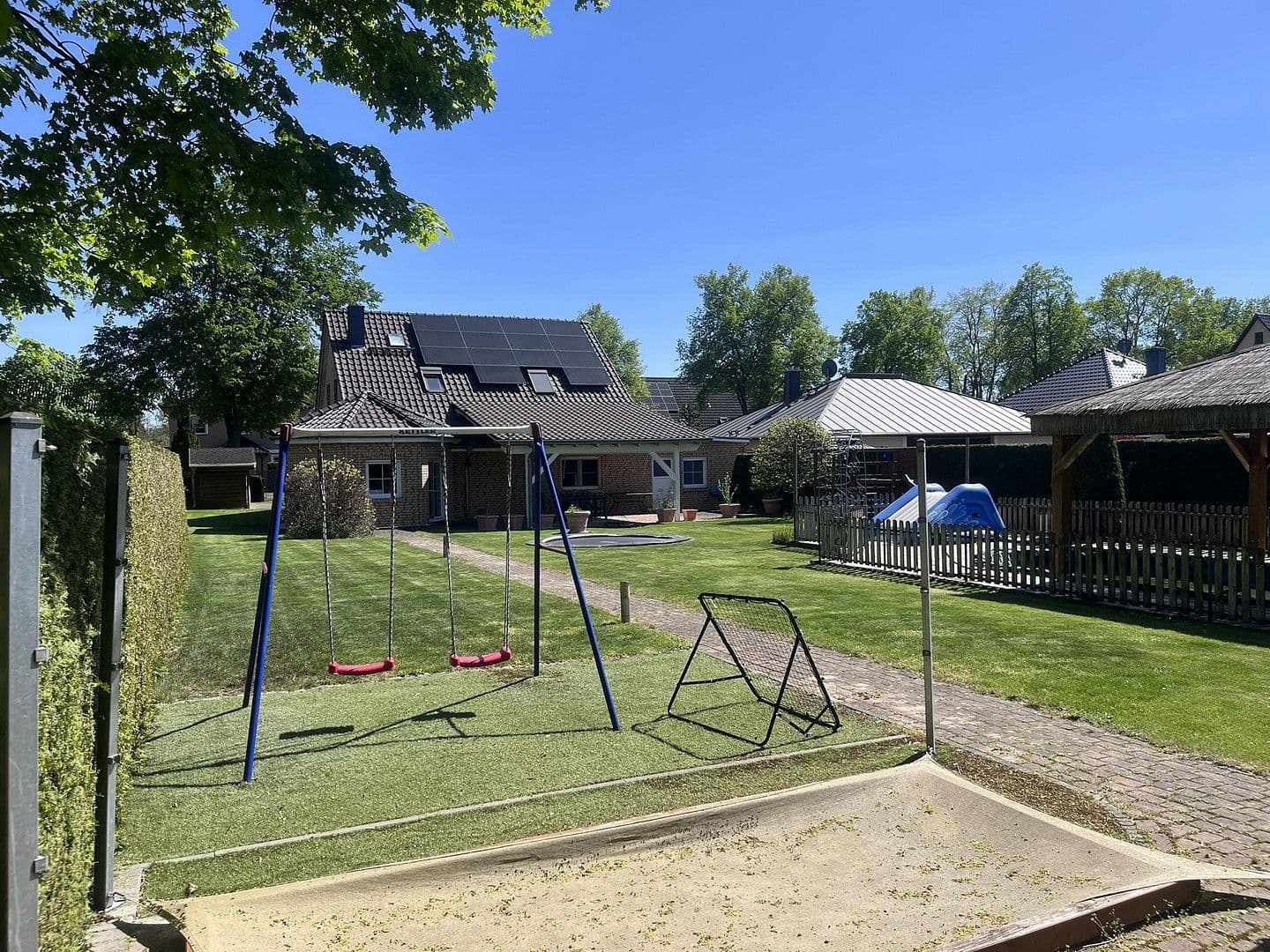 Prodej domu 170 m², pozemek 1.175 m², Fredersdorf-Vogelsdorf, Braniborsko Prodej domu 170 m², pozemek 1.175 m², Fredersdorf-Vogelsdorf, Braniborsko