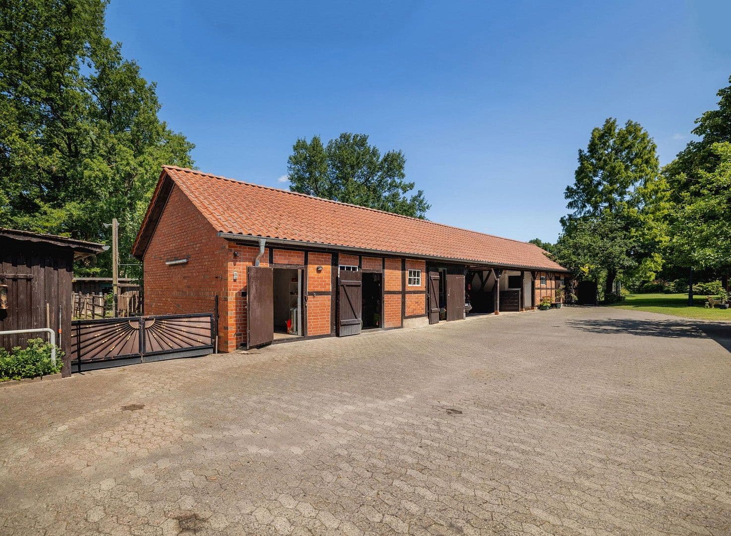 Prodej domu 683 m², pozemek 21.700 m², Bleckede, Dolní Sasko Prodej domu 683 m², pozemek 21.700 m², Bleckede, Dolní Sasko