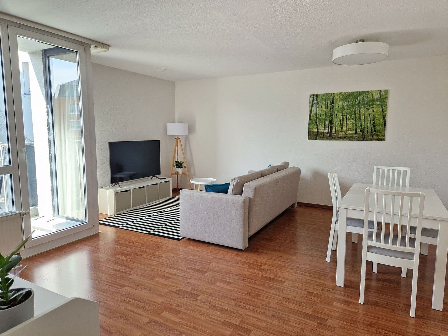 Pronájem bytu 2+1 55 m², Rosensteinstrasse 27, Stuttgart, Bádensko-Württembersko Pronájem bytu 2+1 55 m², Rosensteinstrasse 27, Stuttgart, Bádensko-Württembersko