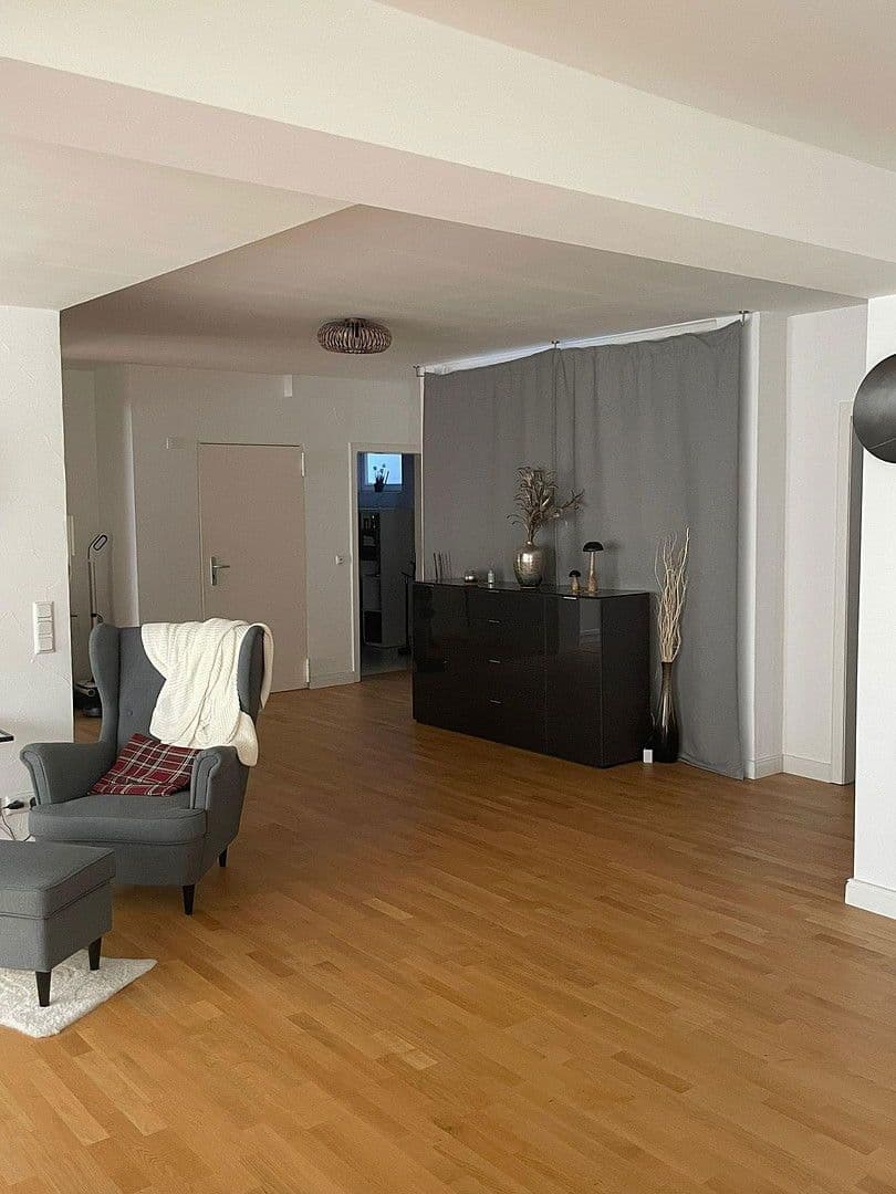 Prodej domu 240 m², pozemek 980 m², Northeim, Dolní Sasko Prodej domu 240 m², pozemek 980 m², Northeim, Dolní Sasko