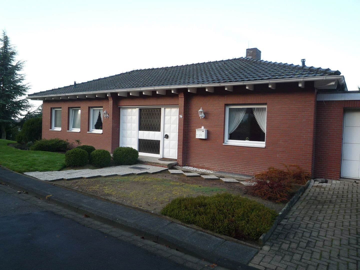 Prodej domu 240 m², pozemek 980 m², Northeim, Dolní Sasko Prodej domu 240 m², pozemek 980 m², Northeim, Dolní Sasko