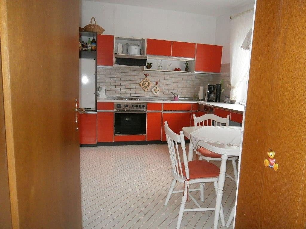 Prodej domu 240 m², pozemek 980 m², Northeim, Dolní Sasko Prodej domu 240 m², pozemek 980 m², Northeim, Dolní Sasko