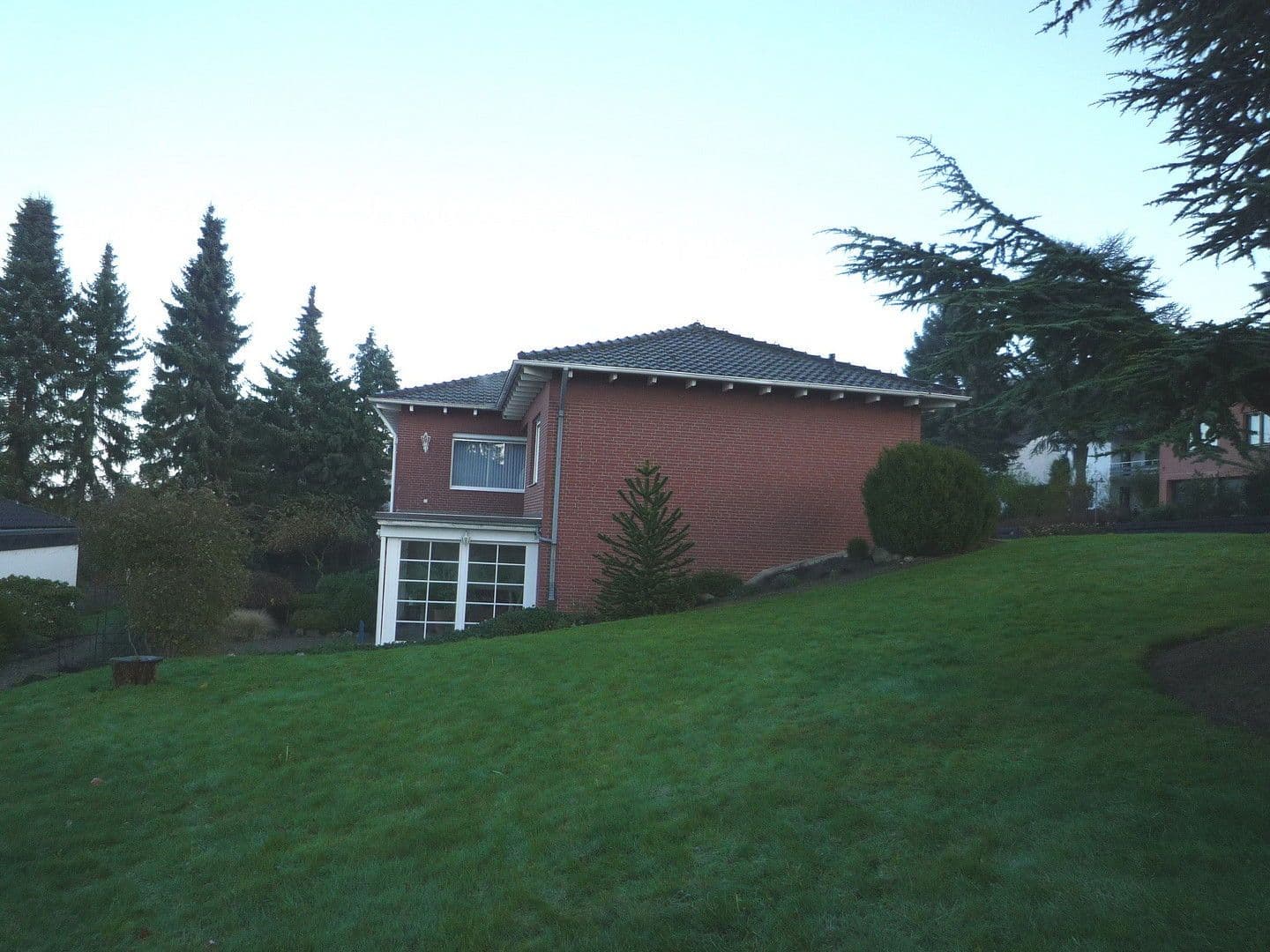 Prodej domu 240 m², pozemek 980 m², Northeim, Dolní Sasko Prodej domu 240 m², pozemek 980 m², Northeim, Dolní Sasko