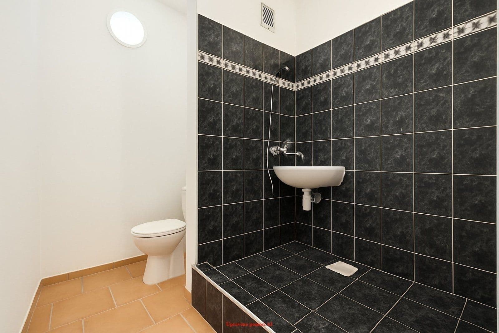 Pronájem bytu 1+1 39 m², Viaduktová, Český Těšín, Moravskoslezský kraj Pronájem bytu 1+1 39 m², Viaduktová, Český Těšín, Moravskoslezský kraj