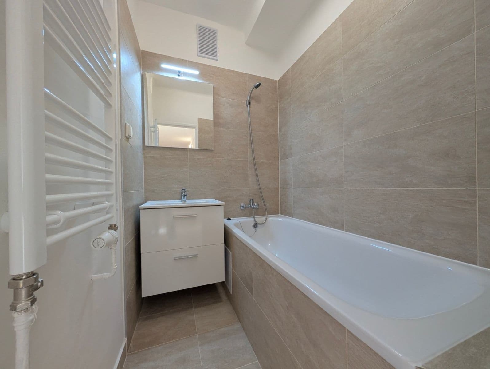 Pronájem bytu 1+1 44 m², Na Nábřeží, Havířov, Moravskoslezský kraj Pronájem bytu 1+1 44 m², Na Nábřeží, Havířov, Moravskoslezský kraj