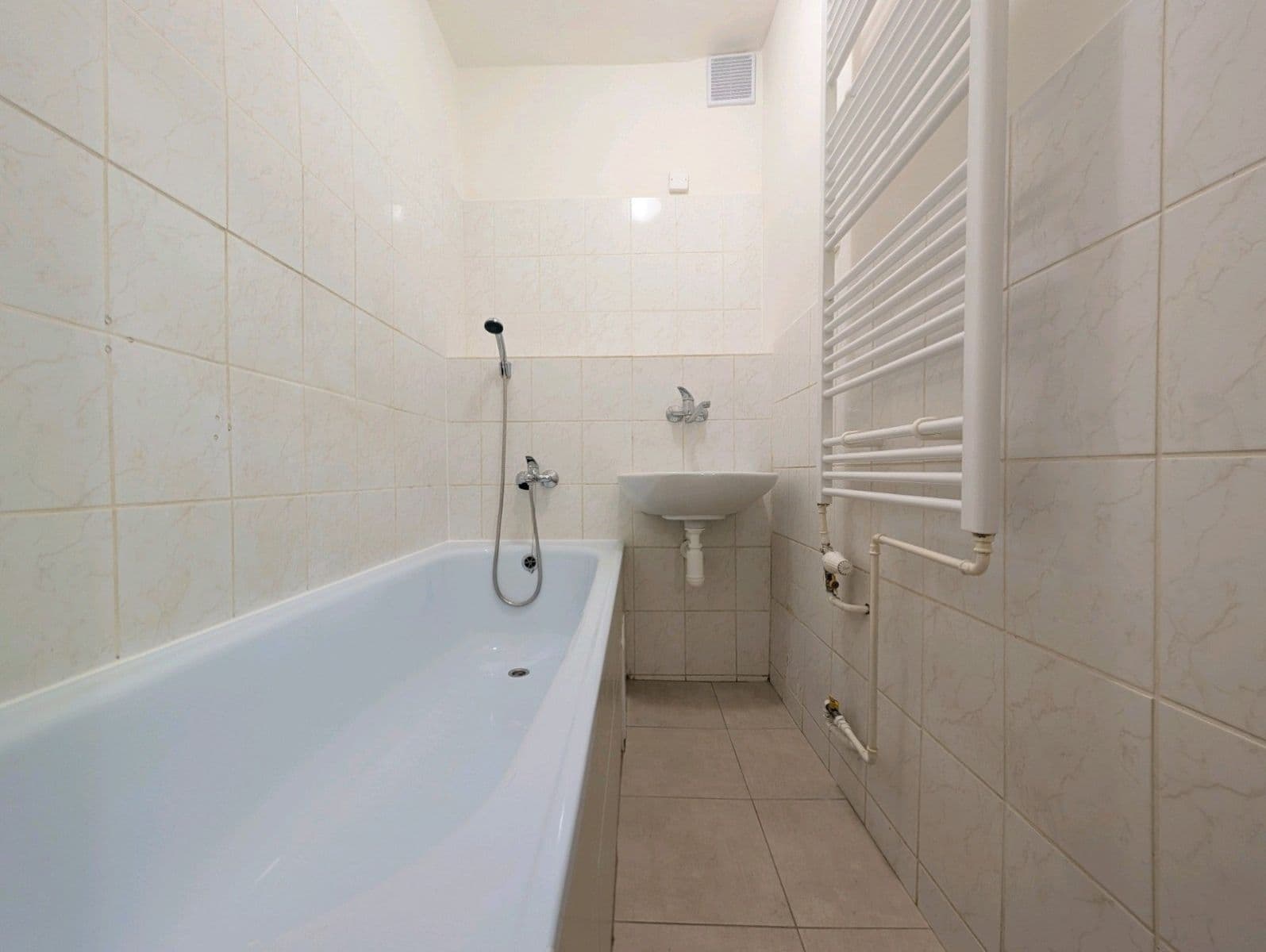 Pronájem bytu 2+1 60 m², náměstí Jana Nerudy, Ostrava, Moravskoslezský kraj Pronájem bytu 2+1 60 m², náměstí Jana Nerudy, Ostrava, Moravskoslezský kraj