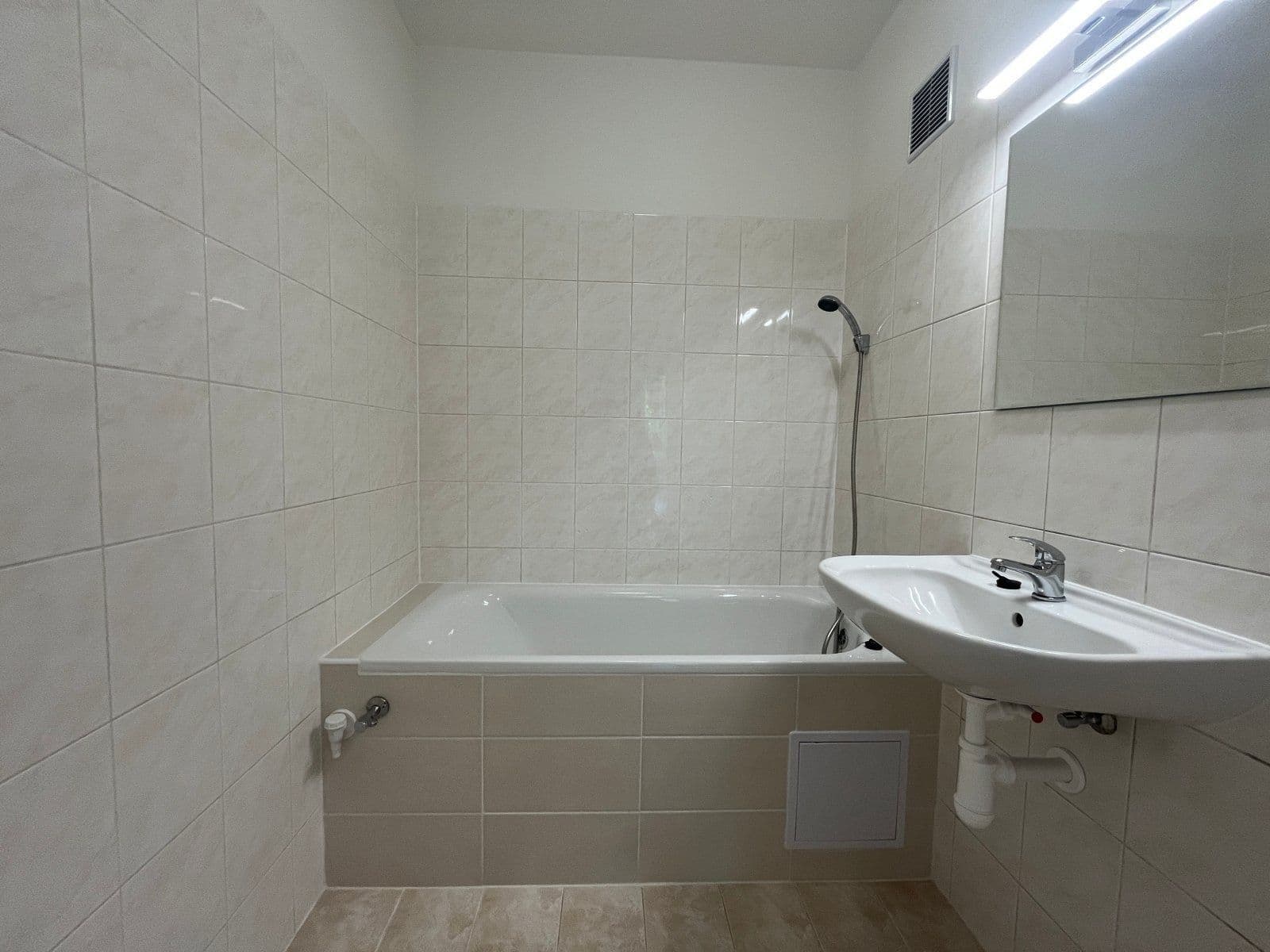 Pronájem bytu 3+1 77 m², Anenská, Frýdek-Místek, Moravskoslezský kraj Pronájem bytu 3+1 77 m², Anenská, Frýdek-Místek, Moravskoslezský kraj